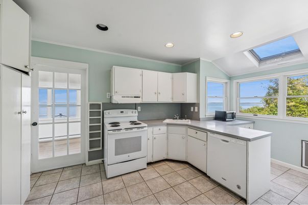 Interior, Kitchen, Recessed Lighting, Water