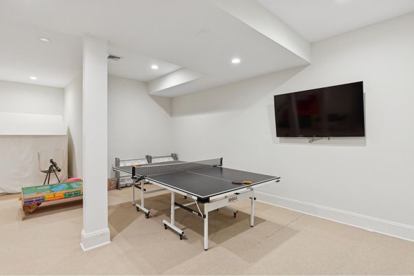 Game Room, Interior, Recessed Lighting