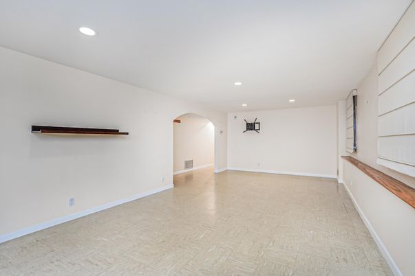 Empty room, Interior, Recessed Lighting