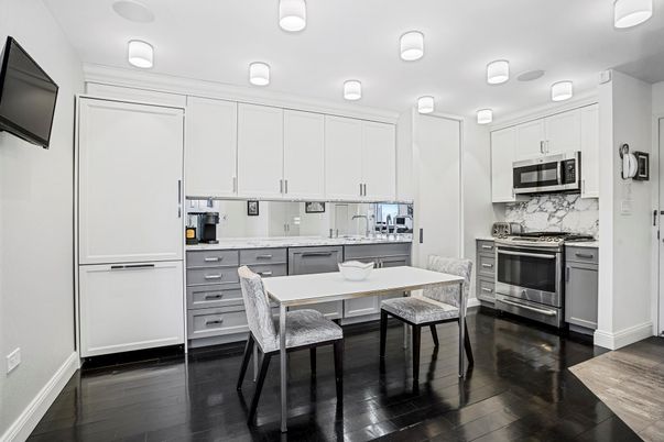 Dining room, Interior, Kitchen, Stainless Steel Appliances, Wood Texture Flooring
