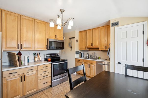 Interior, Kitchen, Pendant Lights, Stainless Steel Appliances
