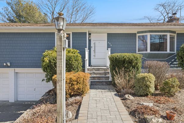 Attached, Exterior, Facade, Ranch