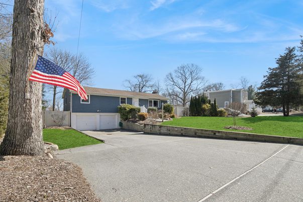 Attached, Exterior, Facade, Cape Cod