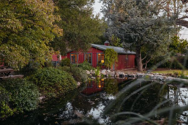Exterior, Lake