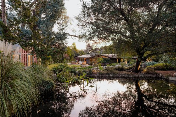 Exterior, Lake