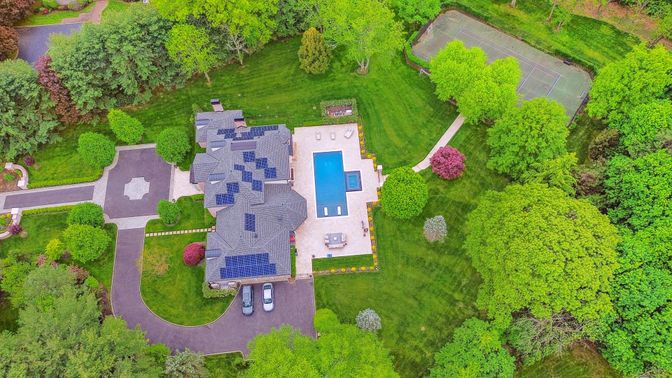 Exterior, Drone