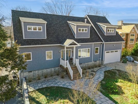 Attached, Exterior, Facade, Cape Cod