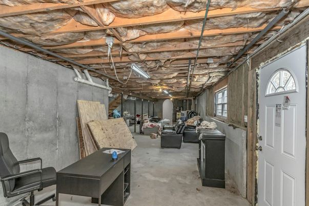 Interior, Washer, Wooden Beams