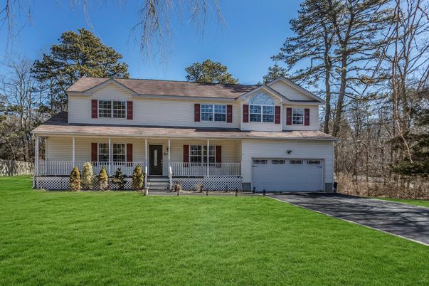 Attached, Exterior, Facade, Farmhouse