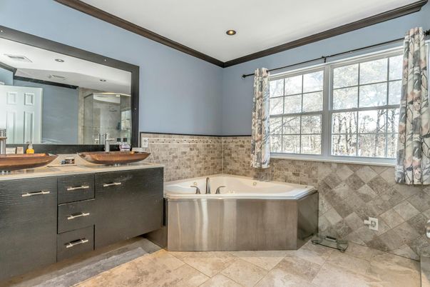 Bathroom, Dual Sink Vanities, Interior, Recessed Lighting
