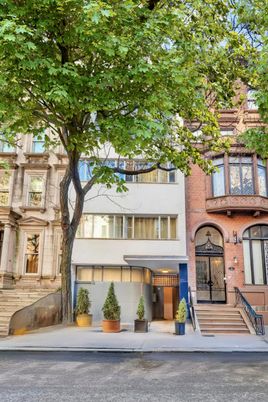 Exterior, Facade, Brick Facade, Rowhouse