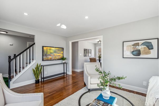 Interior, Recessed Lighting, Wood Texture Flooring