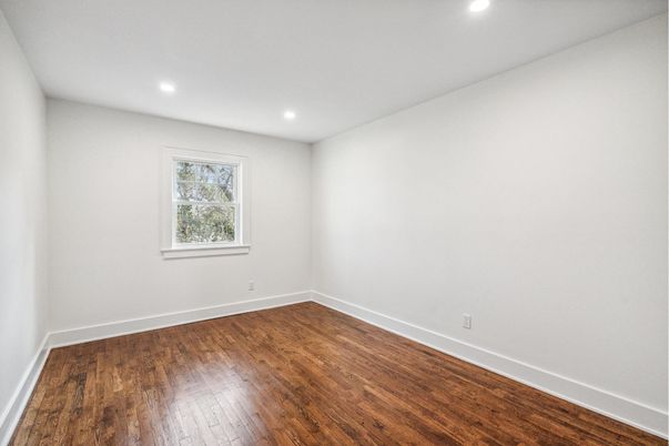 Empty room, Interior, Recessed Lighting, Wood Texture Flooring
