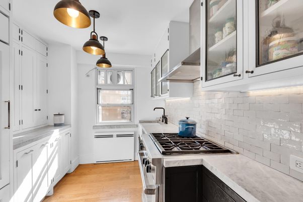 Interior, Kitchen, Pendant Lights, Wood Texture Flooring