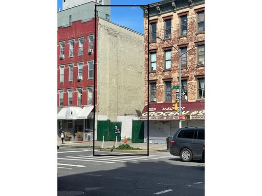 Exterior, Facade, Rowhouse
