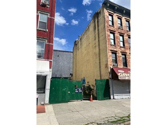 Exterior, Facade, Rowhouse