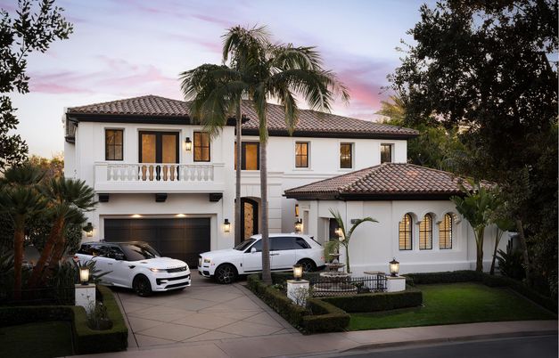 Attached, Exterior, Facade, Mediterranean
