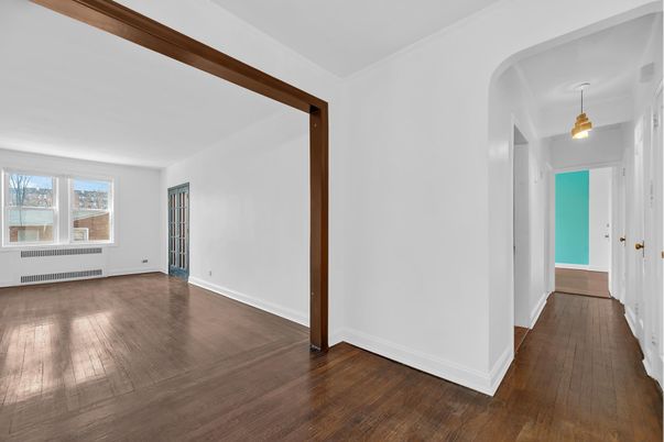 Empty room, Interior, Pendant Lights, Wood Texture Flooring