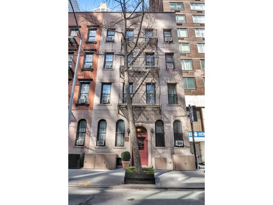 Exterior, Facade, Rowhouse