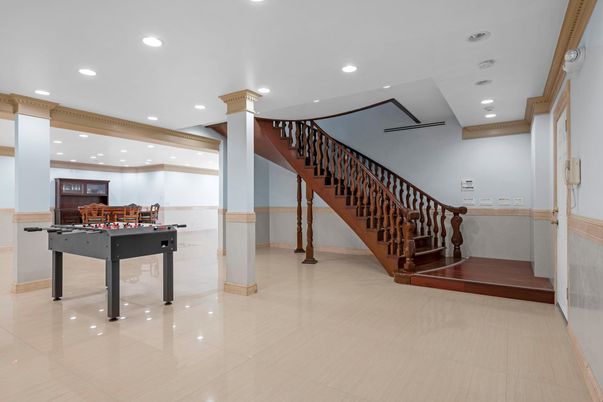 Game Room, Interior, Recessed Lighting