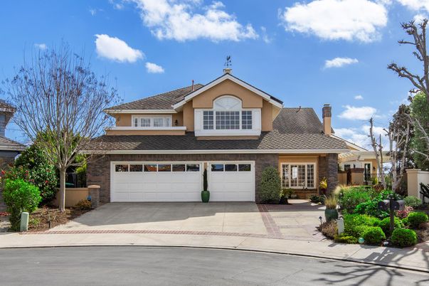 Attached, Exterior, Facade, Mediterranean