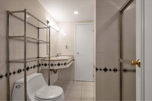 Bathroom, Interior, Recessed Lighting