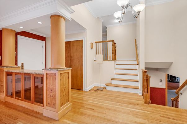Interior, Recessed Lighting, Wood Texture Flooring