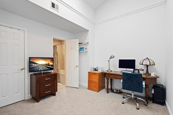 Home Office, Interior