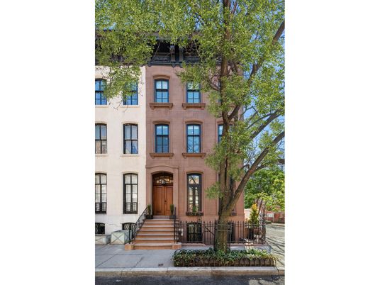 Exterior, Facade, Brownstone