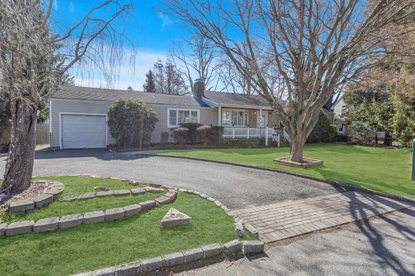 Attached, Exterior, Facade, Ranch
