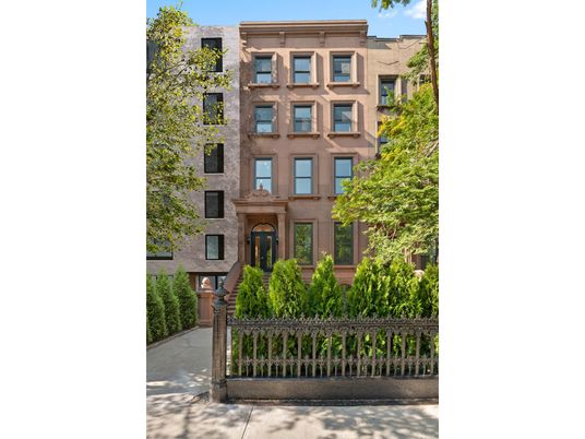 Exterior, Facade, Brownstone