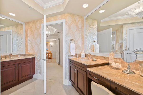 Bathroom, Dual Sink Vanities, Interior, Recessed Lighting