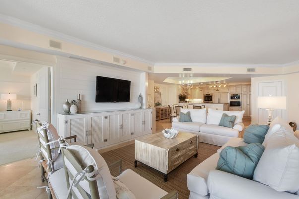 Dining room, Interior, Kitchen, Living room, Pendant Lights, Stainless Steel Appliances