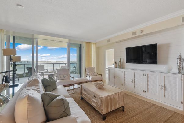 Interior, Living room, Water