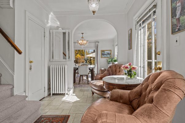 Chandelier, Dining room, Interior, Living room