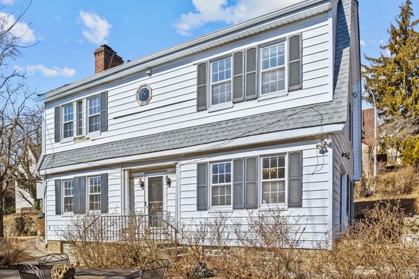 Exterior, Facade, American Foursquare