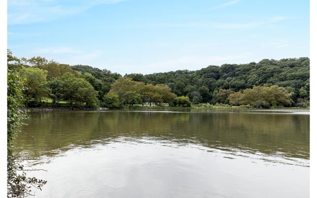 Exterior, Lake