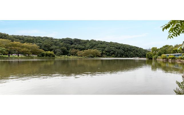 Exterior, Lake