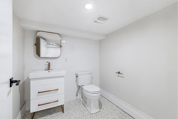 Bathroom, Dual Sink Vanities, Interior, Recessed Lighting