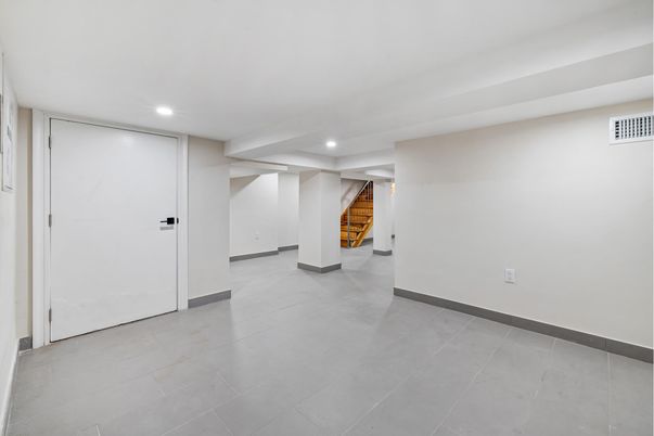 Empty room, Interior, Recessed Lighting