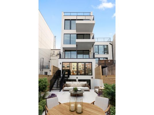 Exterior, Facade, Modern
