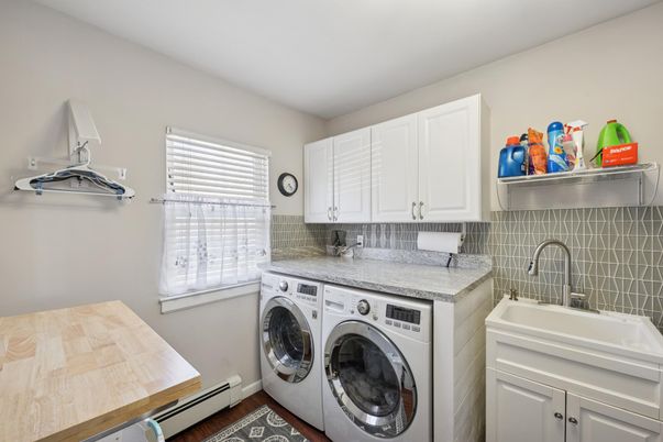Interior, Washer, Wood Texture Flooring