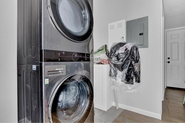 Interior, Utility Closets, Washer, Wood Texture Flooring
