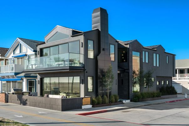 Exterior, Facade, Modern