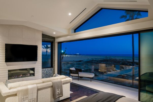 Fireplace, Interior, Recessed Lighting, Water, Wood Texture Flooring