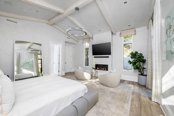 Bedroom, Fireplace, Interior, Pendant Lights, Recessed Lighting, Wood Texture Flooring