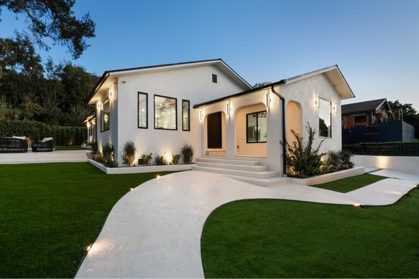 Backyard, Exterior, Facade, Modern