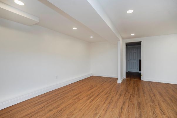Empty room, Interior, Recessed Lighting, Wood Texture Flooring