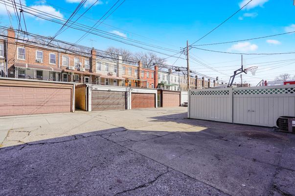 Detached Garage, Exterior
