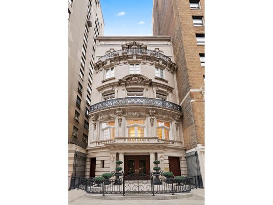 Exterior, Facade, Rowhouse